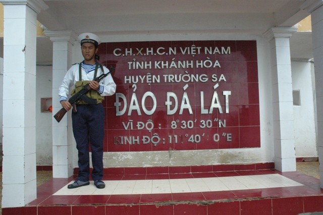 Visiting little houses on Truong Sa - ảnh 2